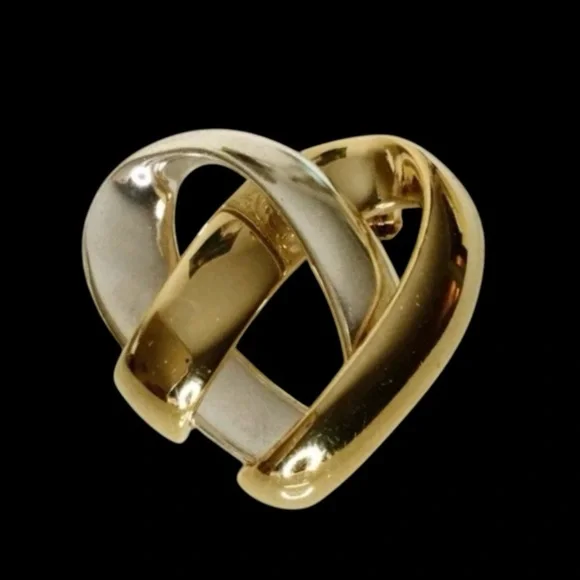 Vintage Two‑Tone Interlocking Heart Brooch – Classic Mid‑Century Design - Picture 4 of 10